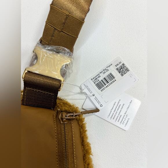 NWT Lululemon Everywhere Belt Bag Fleece Teddy Sherpa Furry Brown Gold Caramel - Picture 14 of 16